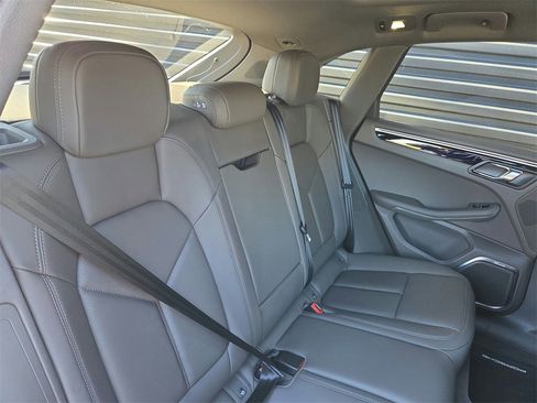 Used 2023 Porsche Macan S image 21
