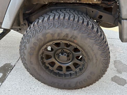 Used 2007 Jeep Wrangler Rubicon w/ Dual Top Group AWD/4WD image 9