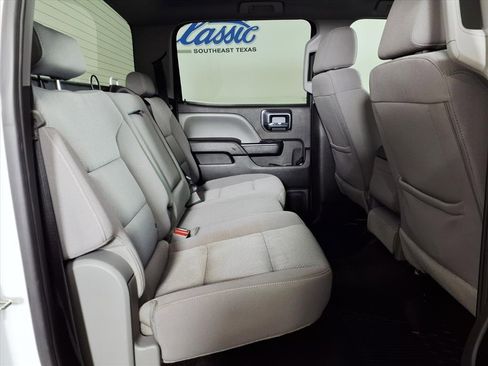 Used 2018 Chevrolet Silverado 1500 Custom w/ Custom Value Package image 11