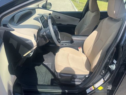 Used 2021 Toyota Prius LE FWD image 15