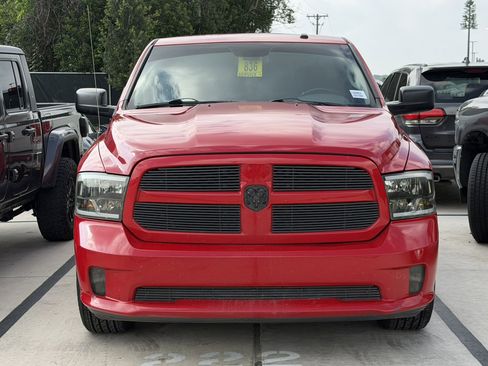 Used 2015 RAM 1500 Express RWD image 2