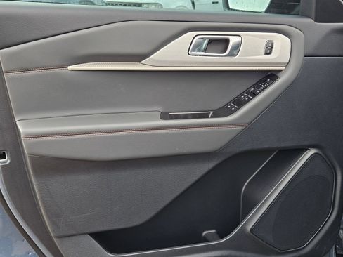 New 2026 Ford Explorer Active w/ Active Comfort Package RWD image 10