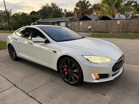 Used 2013 Tesla Model S Performance image 7