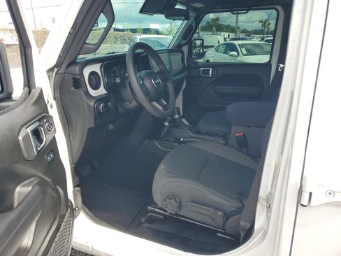 Used 2024 Jeep Gladiator Sport AWD/4WD image 10