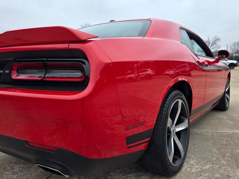 Used 2019 Dodge Challenger SXT image 16