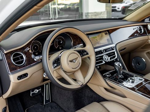 Used 2025 Bentley Flying Spur Plug-In Hybrid AWD/4WD image 19