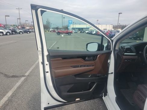 Certified 2025 Honda Odyssey Touring image 9