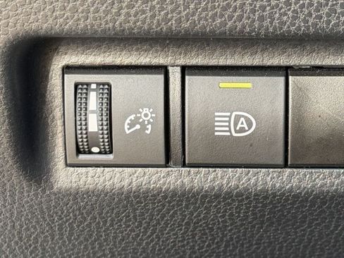 Used 2024 Toyota RAV4 XLE FWD image 25