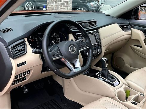 Used 2018 Nissan Rogue SL w/ Premium Package image 18