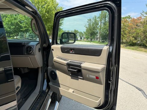 Used 2004 HUMMER H2 Luxury w/ Preferred Equipment Group image 17