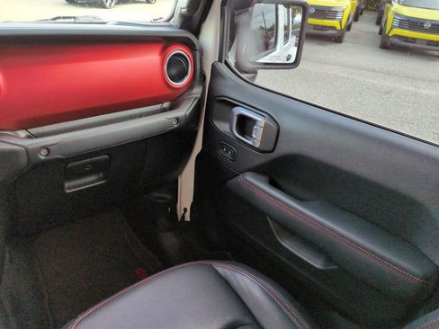 Used 2022 Jeep Gladiator Rubicon AWD/4WD image 17