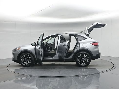 Used 2022 Ford Escape SE w/ SE Sport Appearance Package image 38