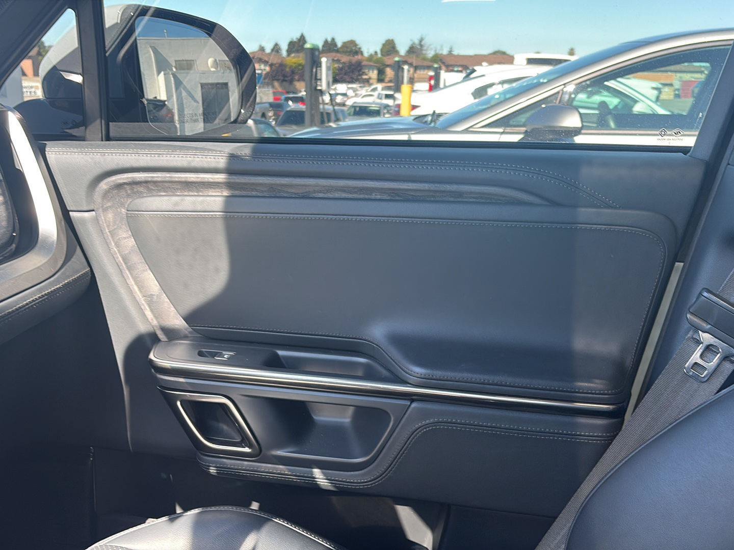 Used 2022 Rivian R1S Launch Edition Quad AWD/4WD image 13