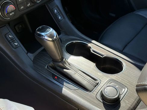 Used 2018 GMC Acadia SLT image 23