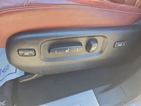 Used 2020 Lexus LX 570 4WD w/ 3rd Row & Luxury Pkg image 25