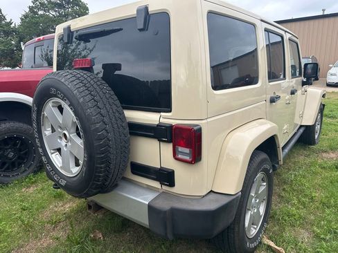 Used 2011 Jeep Wrangler Unlimited Sahara w/ Connectivity Group AWD/4WD image 4