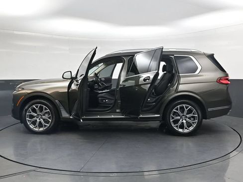 Used 2025 BMW X7 xDrive40i w/ Premium Package AWD/4WD image 46