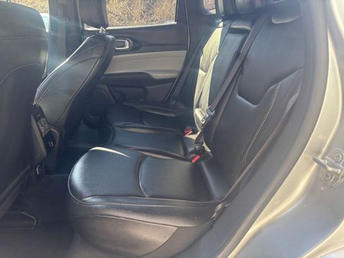 Used 2025 Jeep Compass Limited image 38