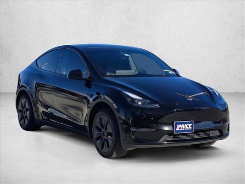 Used 2025 Tesla Model Y Long Range RWD image 3