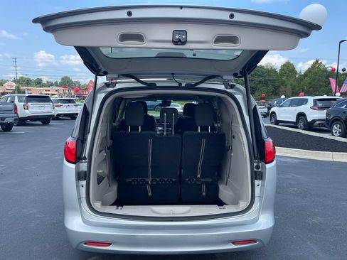 Used 2023 Chrysler Voyager LX FWD image 10