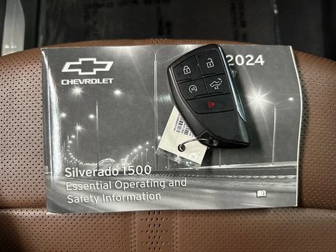 Used 2024 Chevrolet Silverado 1500 High Country w/ Technology Package AWD/4WD image 36