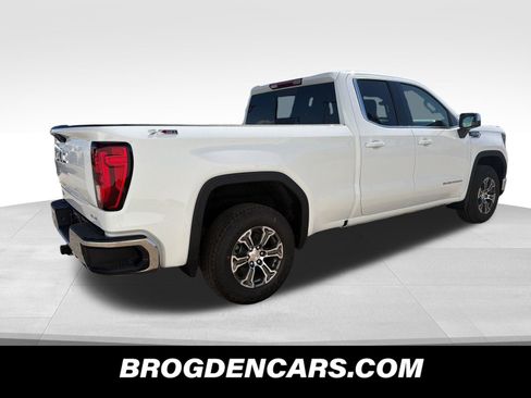 New 2026 GMC Sierra 1500 SLE image 3