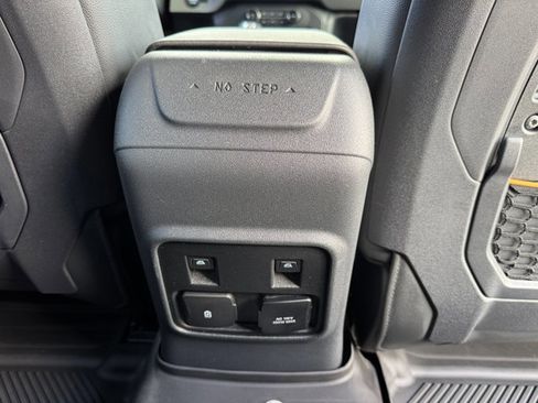 Used 2022 Ford Bronco Badlands image 9