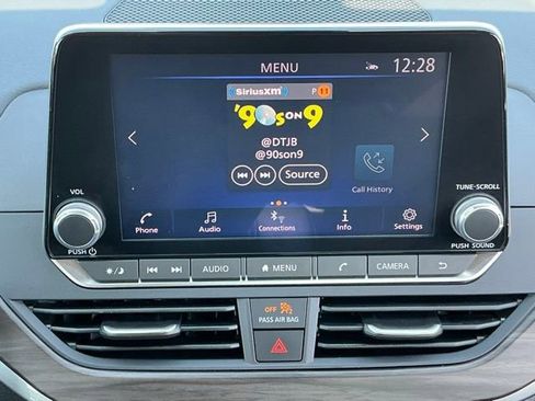 Used 2025 Nissan Altima 2.5 SV FWD image 21