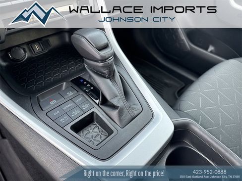 Used 2021 Toyota RAV4 XLE w/ Convenience Package image 19