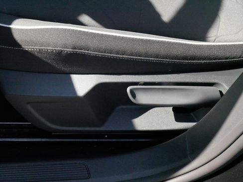 Certified 2025 Volkswagen Jetta Sport FWD image 21