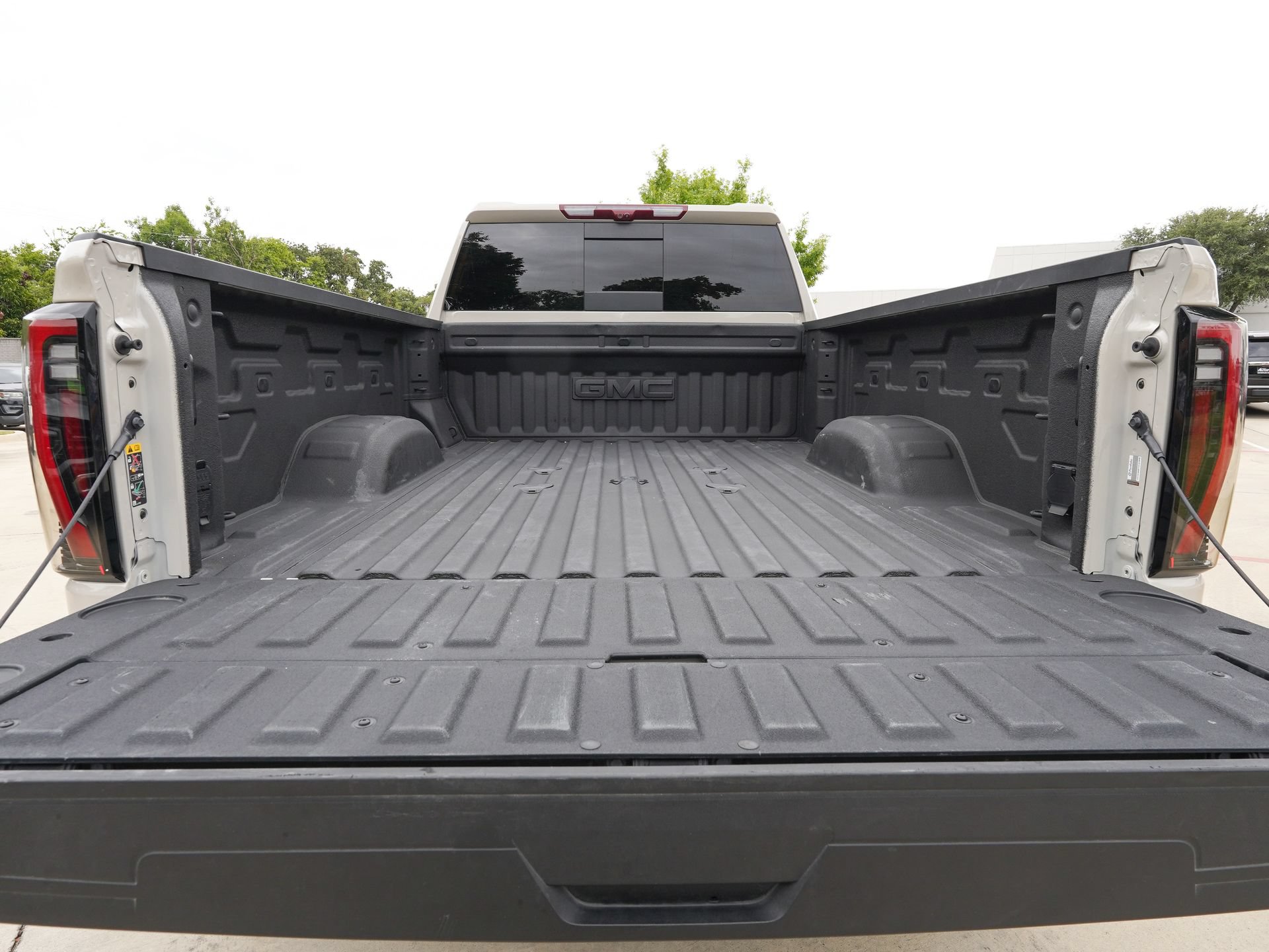 Used 2026 GMC Sierra 2500 AT4 w/ AT4 Premium Plus Package AWD/4WD image 6