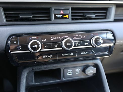 Used 2025 Honda Pilot Touring image 32