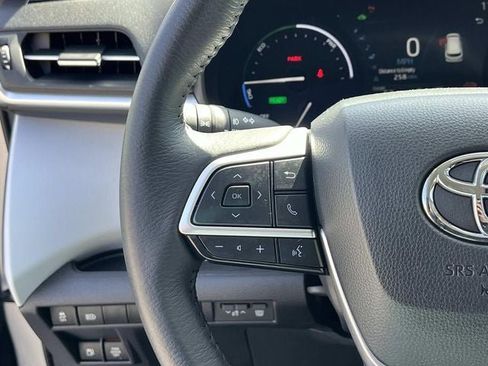 Used 2025 Toyota Sienna XLE image 30