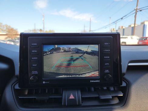 Used 2021 Toyota RAV4 XLE image 22