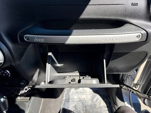 Used 2018 Jeep Wrangler Unlimited Sahara AWD/4WD image 24