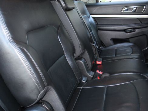 Used 2018 Ford Explorer XLT w/ Equipment Group 202A image 16