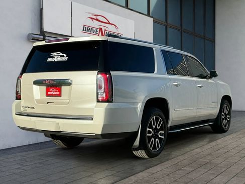 Used 2015 GMC Yukon XL Denali image 3