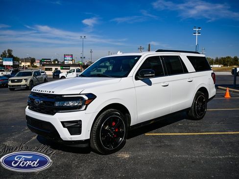 Used 2022 Ford Expedition Max Limited image 3