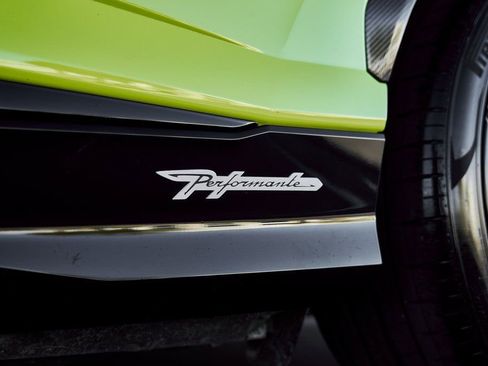 Used 2024 Lamborghini Urus Performante AWD/4WD image 12