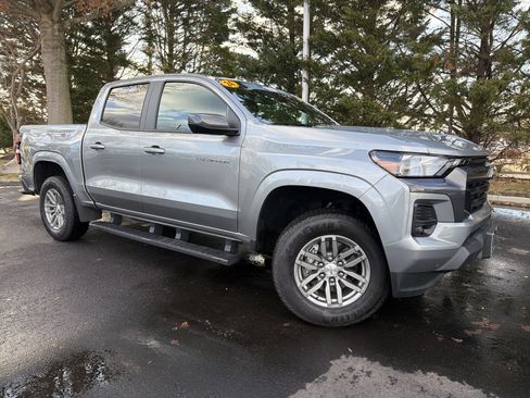 Used 2024 Chevrolet Colorado LT w/ LT Convenience Package II image 2