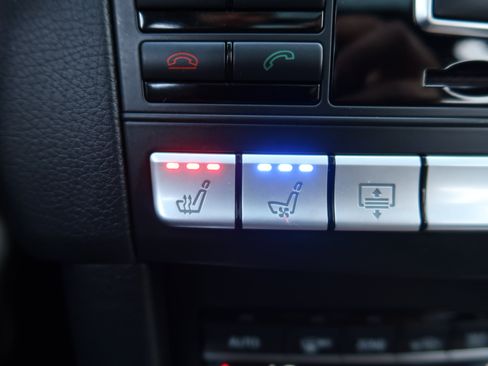 Used 2015 Mercedes-Benz E 400 4MATIC Sedan image 19