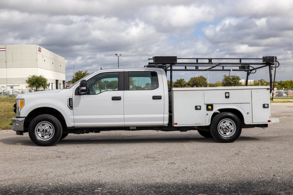 Used 2017 Ford F250 XL w/ Power Equipment Group RWD image 4