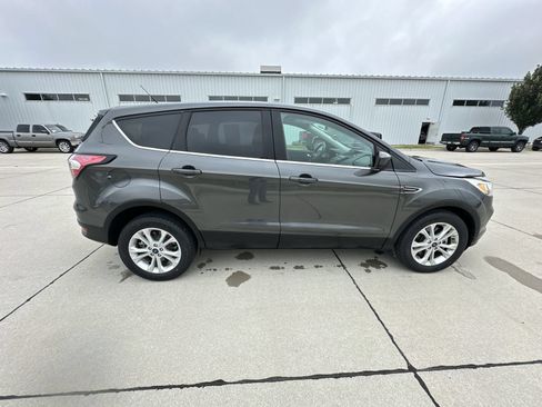 Used 2017 Ford Escape SE AWD/4WD image 15