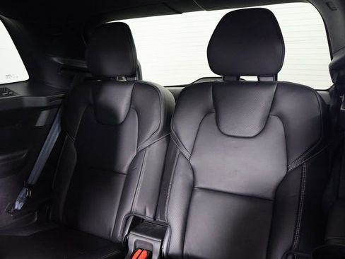 Used 2022 Volvo XC90 T8 R-Design w/ Advanced Package image 12