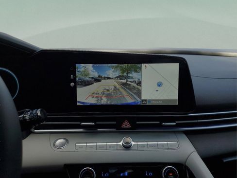 Used 2025 Hyundai Elantra Limited image 29