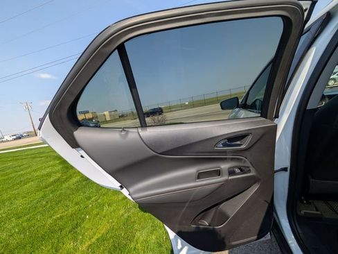 Used 2024 Chevrolet Equinox Premier image 12