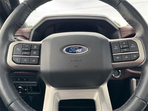 Used 2024 Ford Expedition Limited image 19