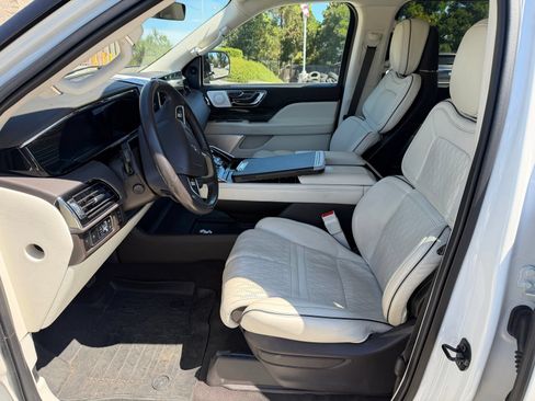 Used 2023 Lincoln Navigator Black Label AWD/4WD image 10