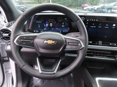 Used 2025 Chevrolet Equinox LT AWD/4WD image 16