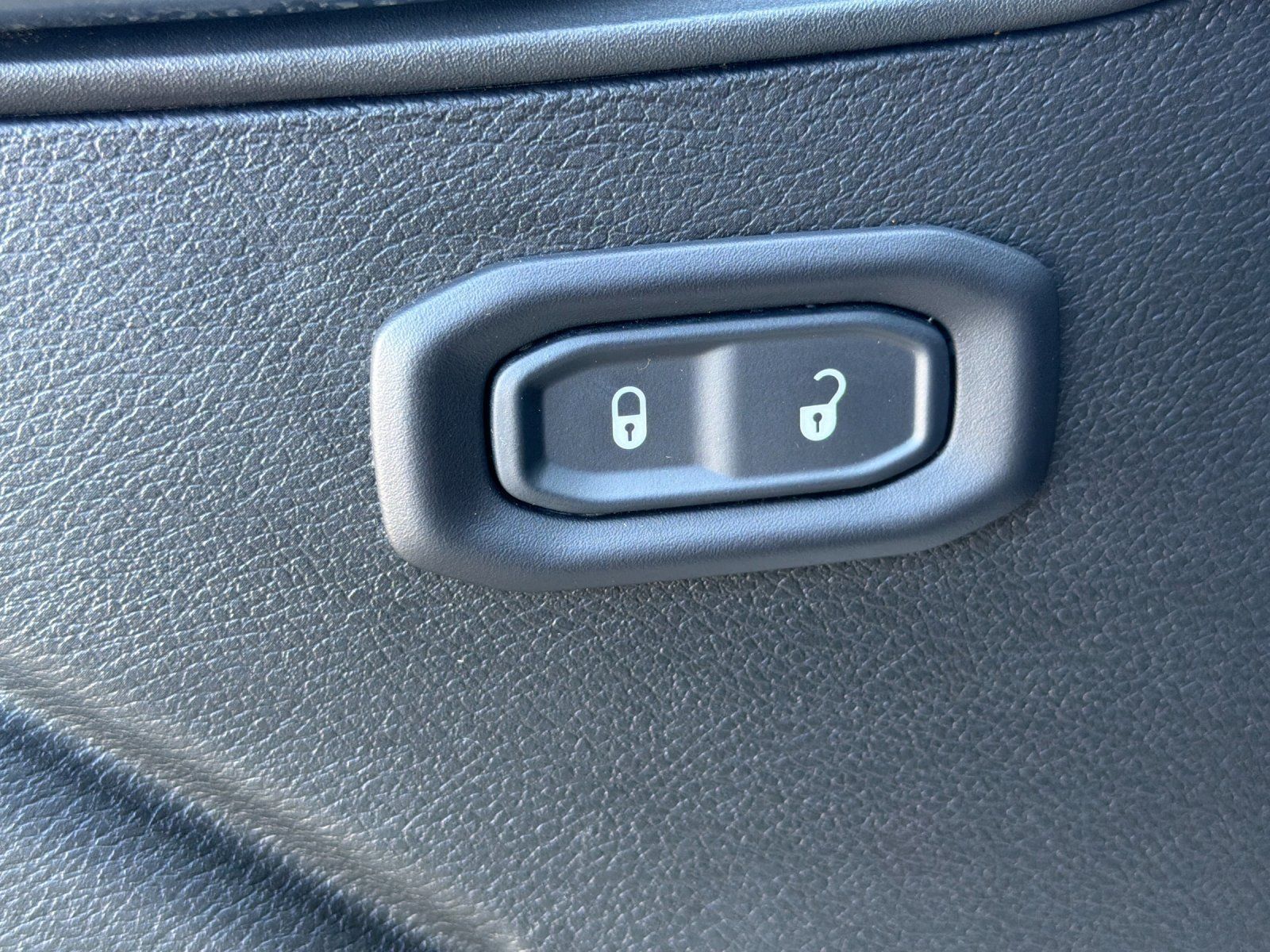 Used 2026 Jeep Gladiator Mojave AWD/4WD image 12